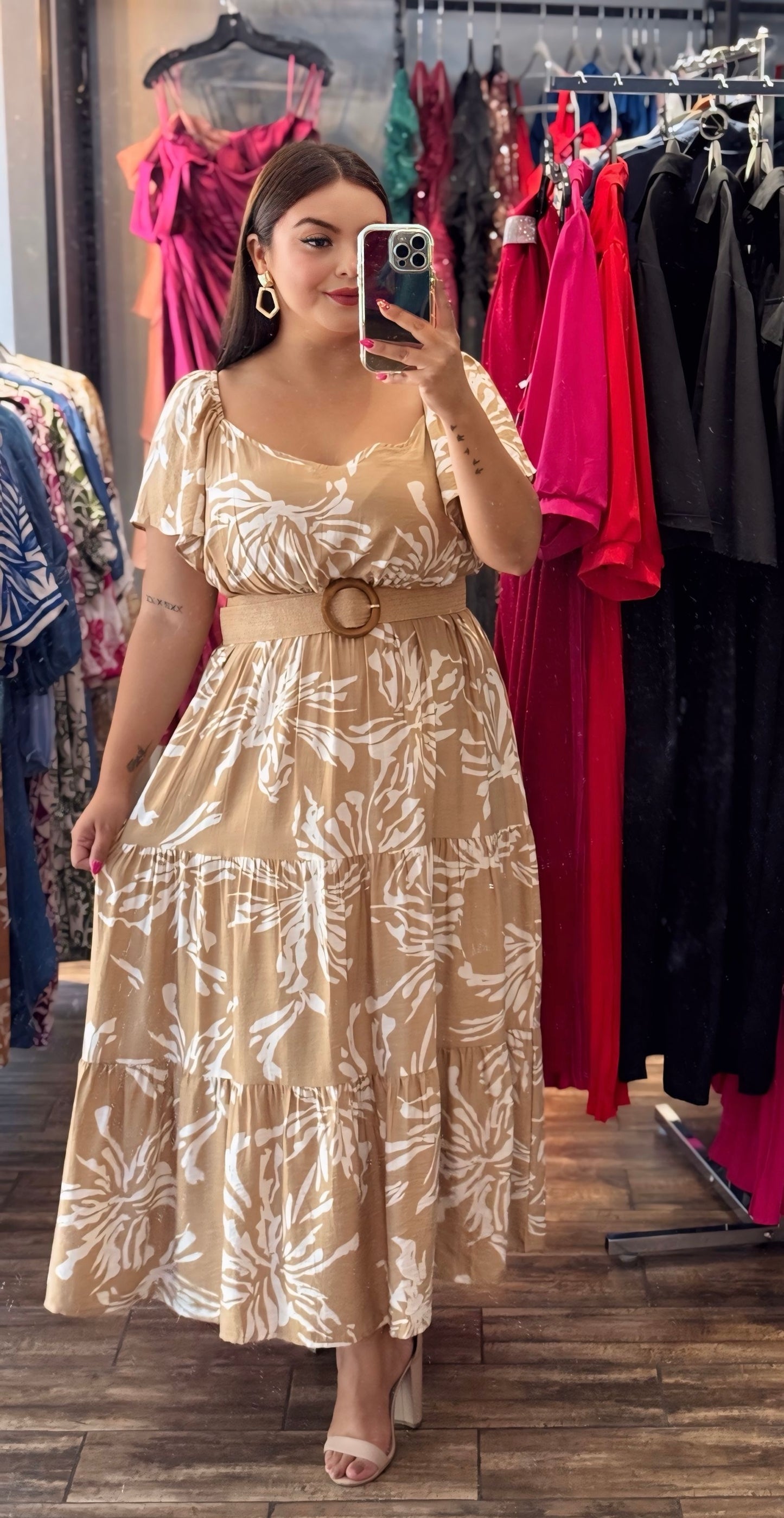 Vestido beige con cinto