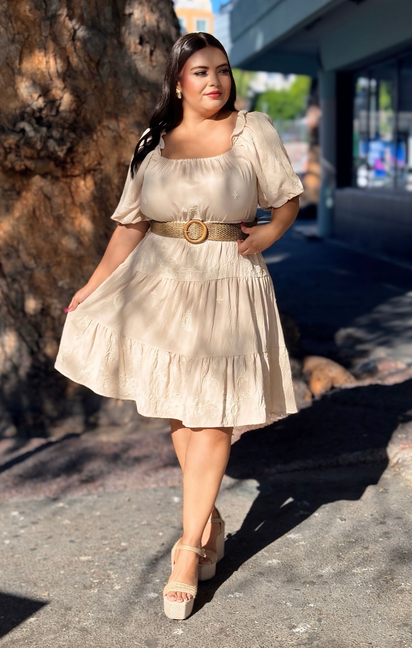 Vestido beige bordado