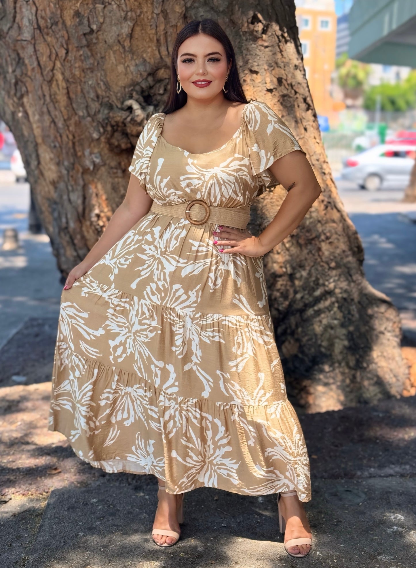 Vestido beige con cinto