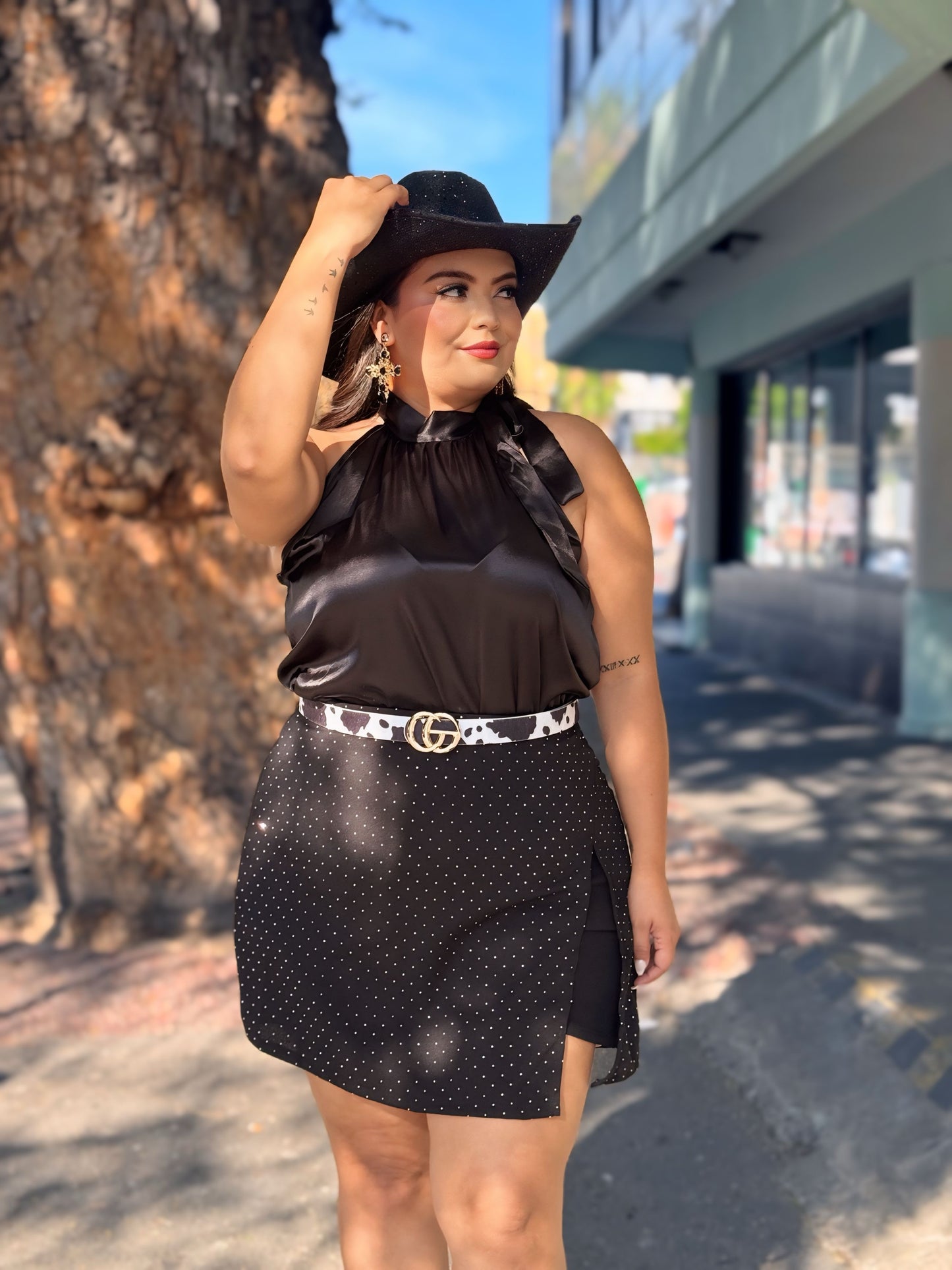 Blusa satin halter negro