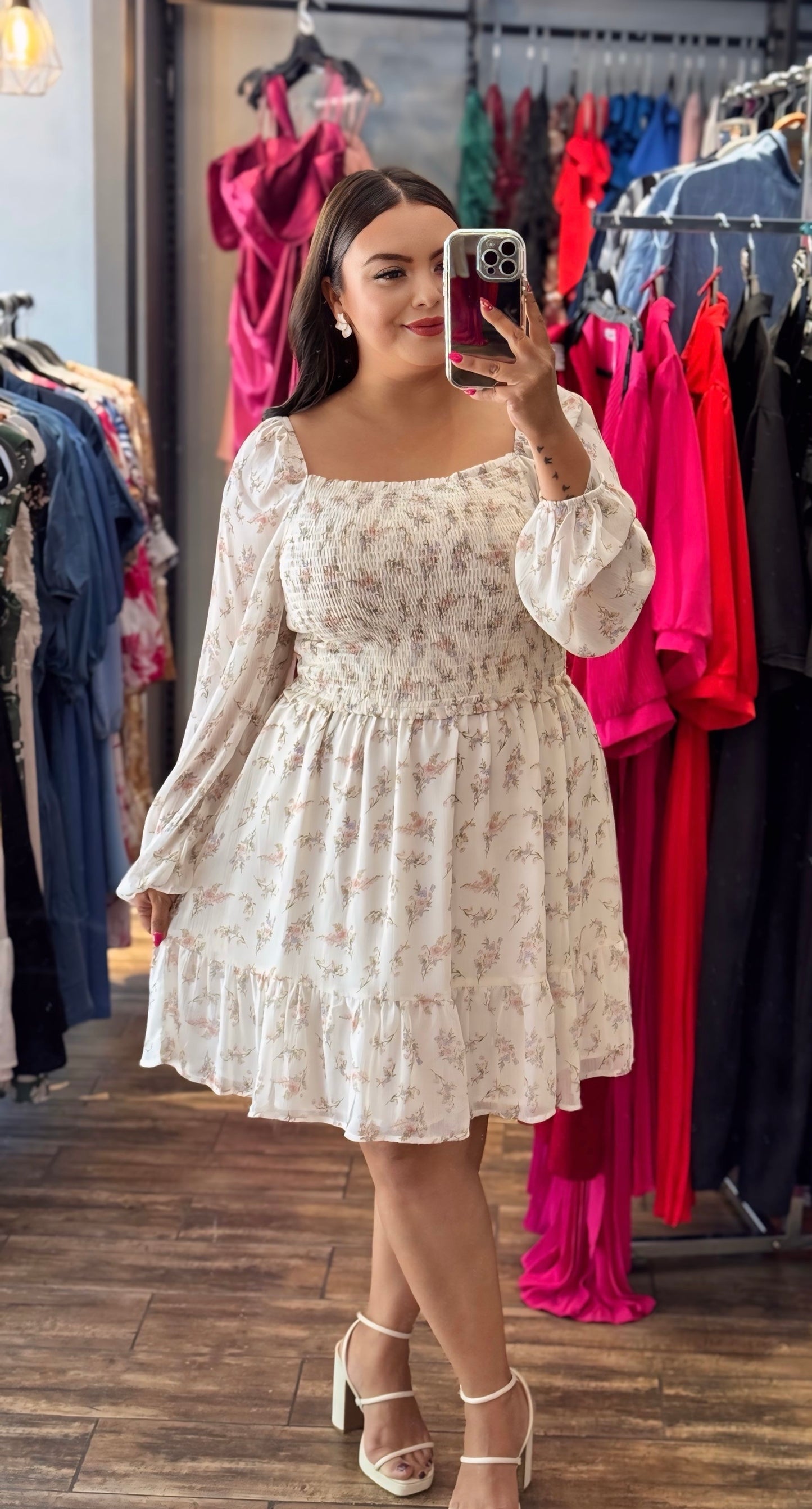Vestido corto floral blanco