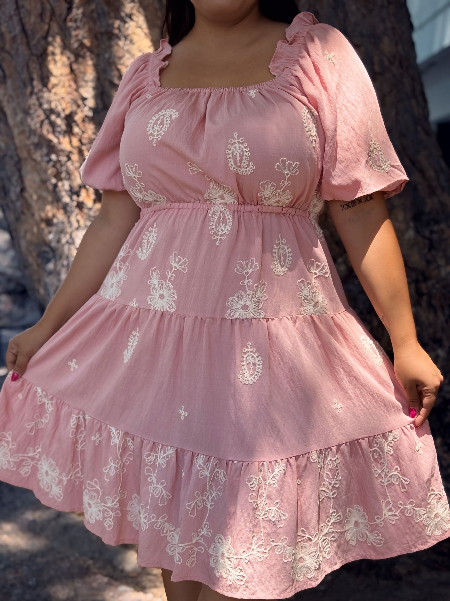 Vestido rosa bordado