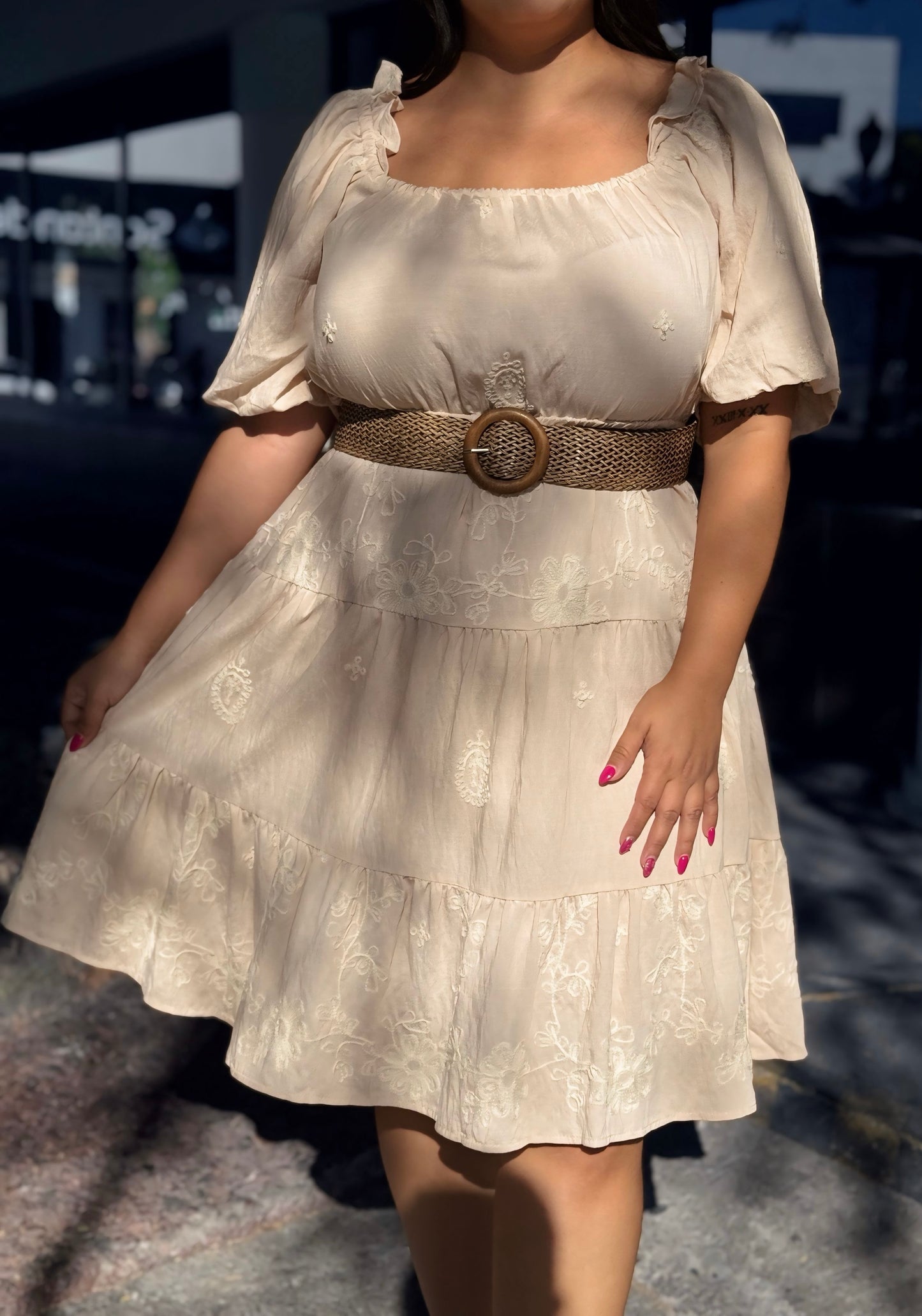 Vestido beige bordado