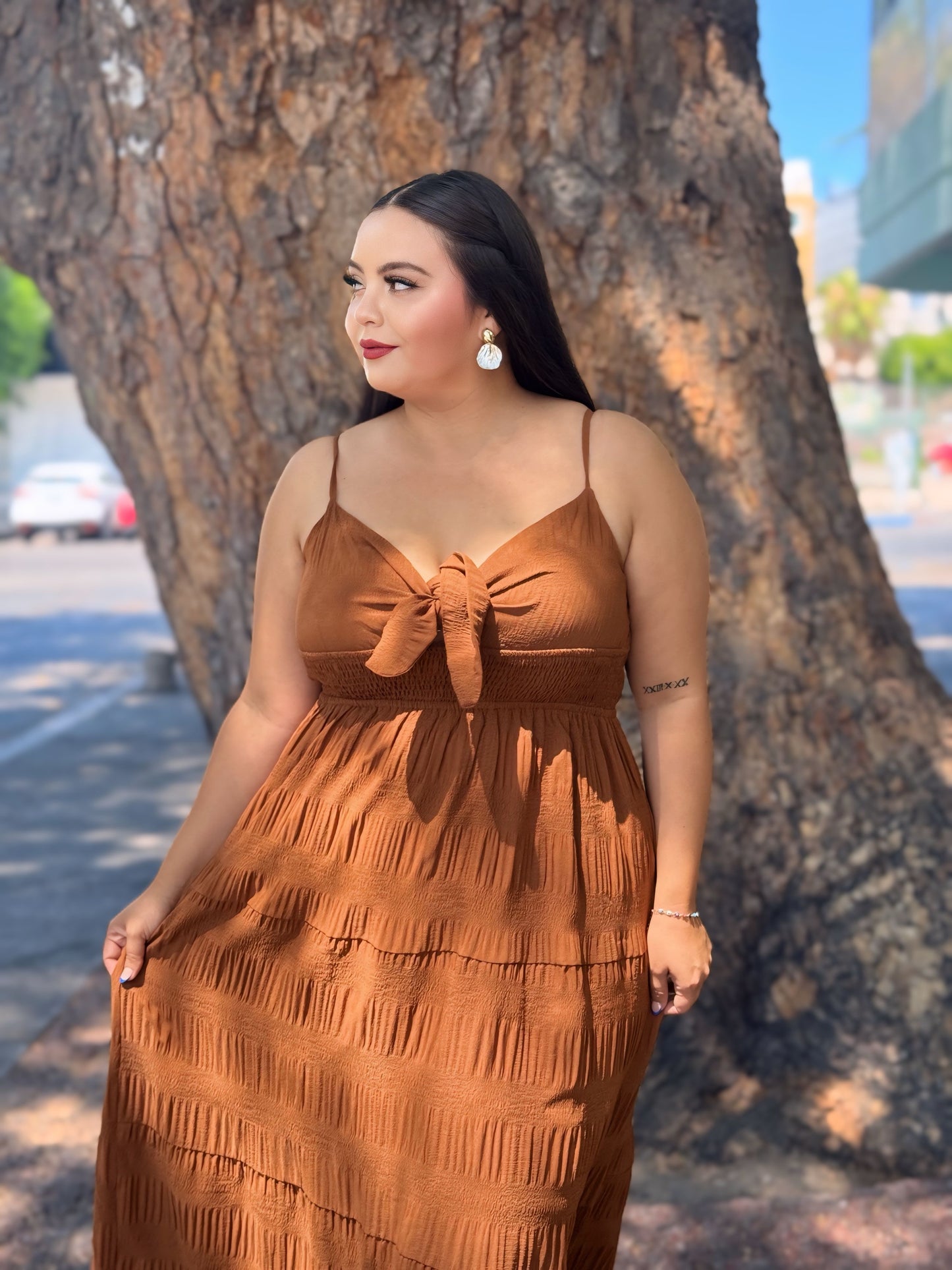 Vestido café tirante