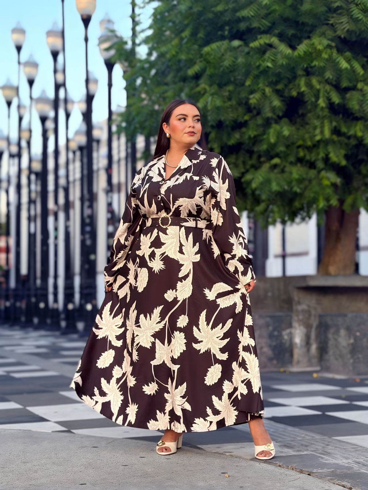 Vestido negro estampado beige