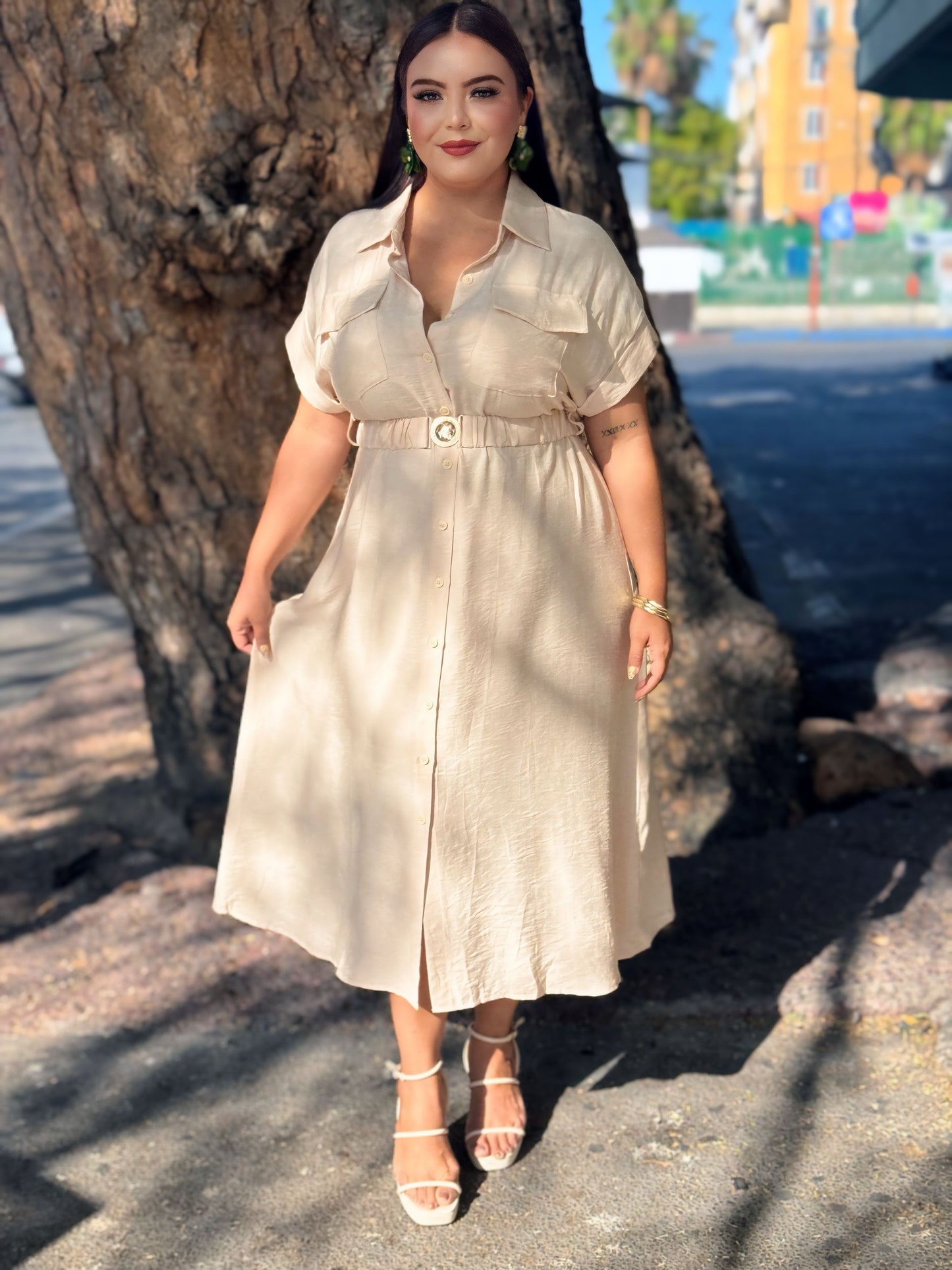 Vestido nude con cinto