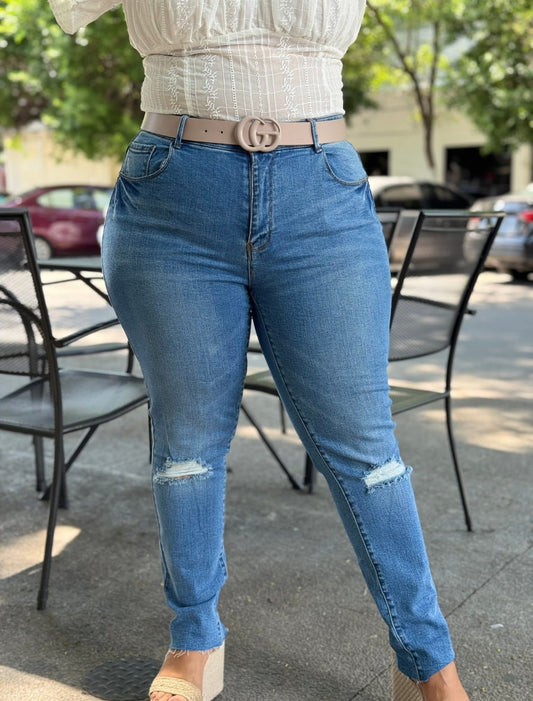 Pantalón jeans con rasgaduras