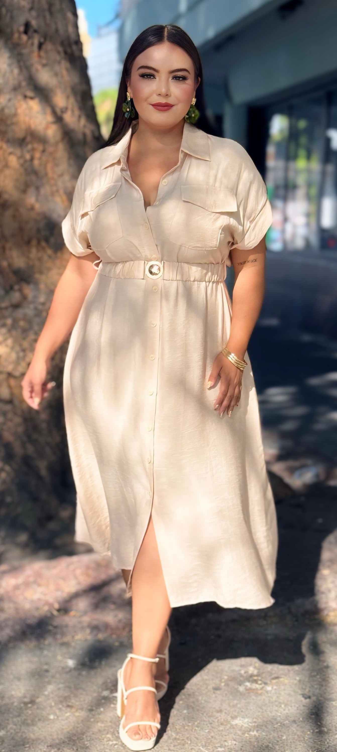 Vestido nude con cinto