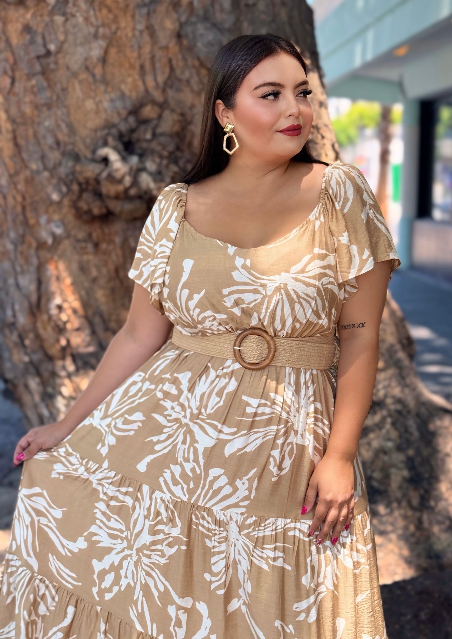 Vestido beige con cinto