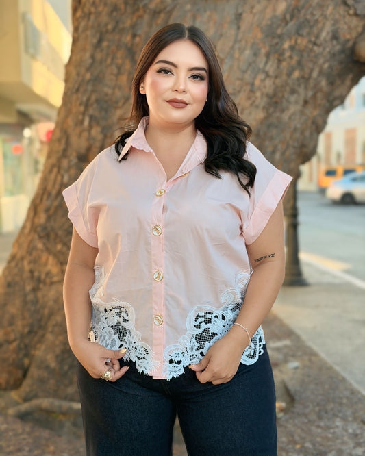 Blusa rosa con encaje