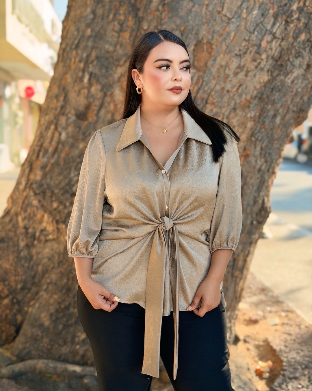 Blusa dorada lazo